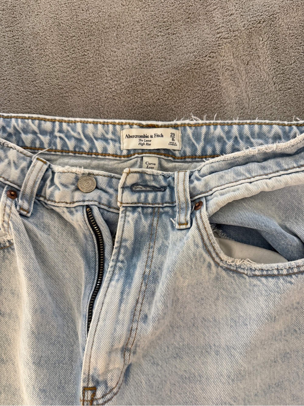 Abercrombie Light Blue High-Rise Relaxed Leg Women’s Jeans Size 29 (8R) - Picture 6 of 6
